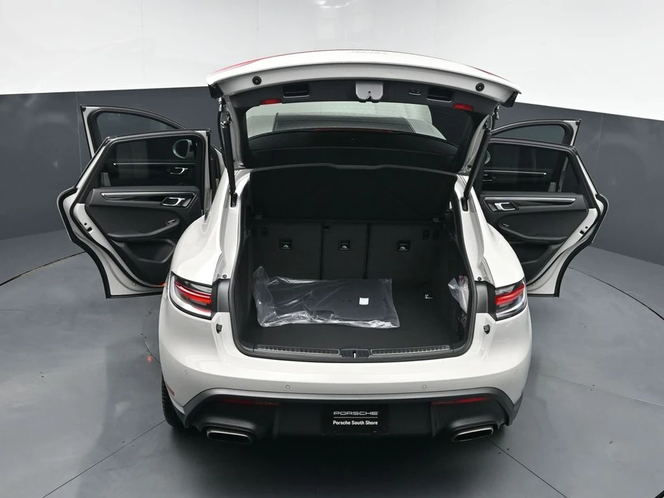 2026 Porsche Macan - Image 30 of 31