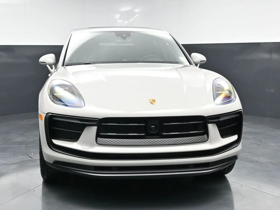 2026 Porsche Macan - Image 12 of 31