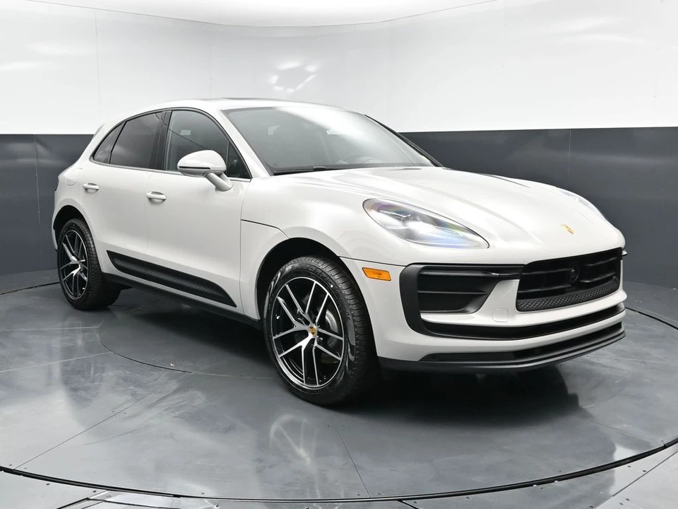2026 Porsche Macan - Image 11 of 31