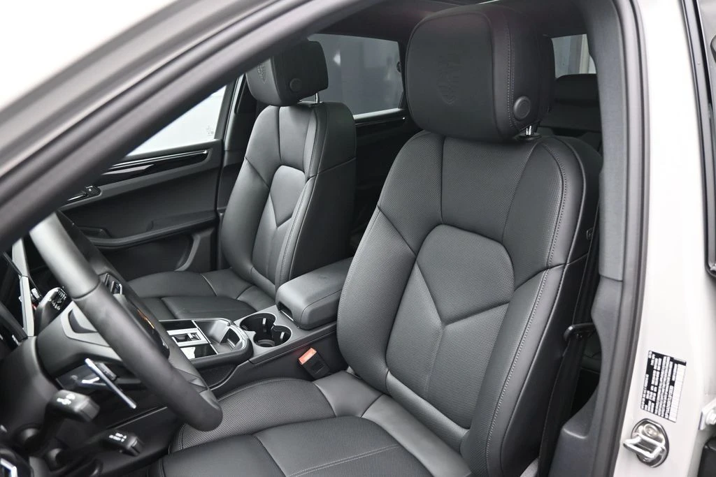 2026 Porsche Macan - Image 6 of 31