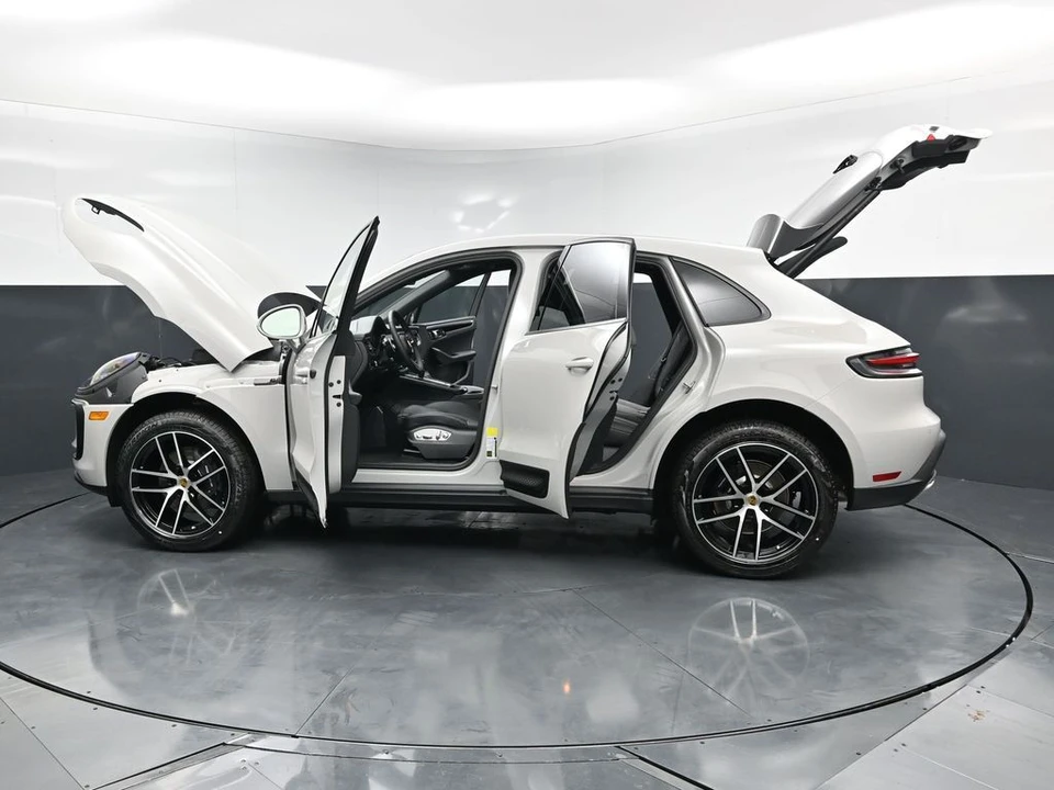 2026 Porsche Macan - Image 31 of 31