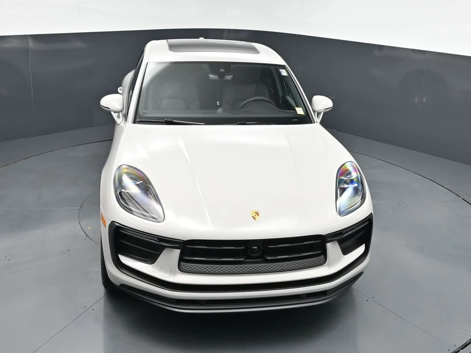 2026 Porsche Macan - Image 20 of 31