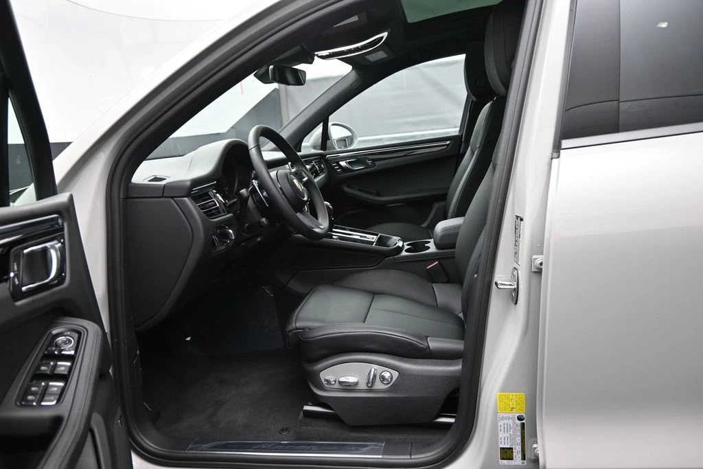 2026 Porsche Macan - Image 4 of 31