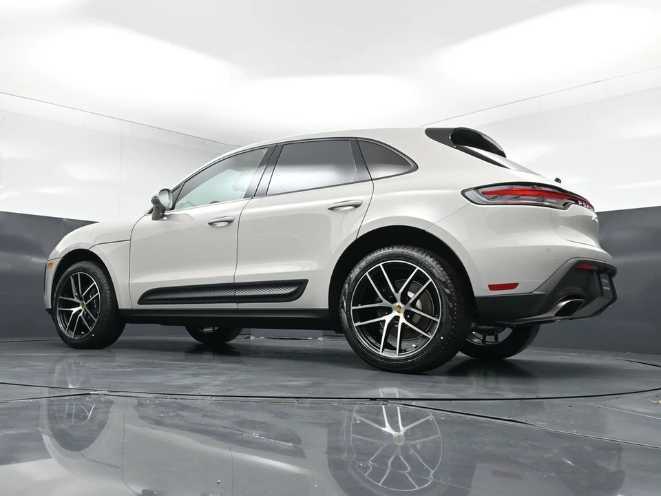 2026 Porsche Macan - Image 23 of 31