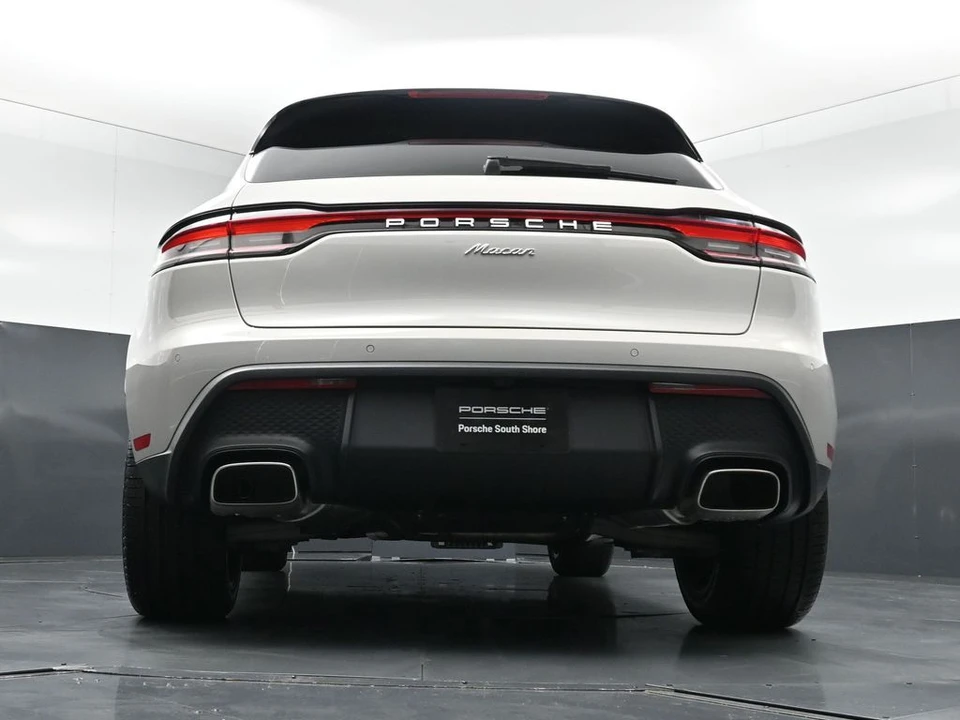 2026 Porsche Macan - Image 24 of 31