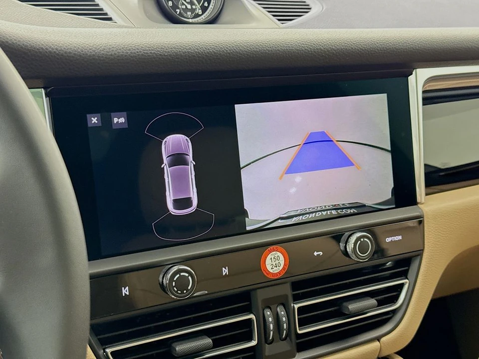 2026 Porsche Macan - Image 19 of 31