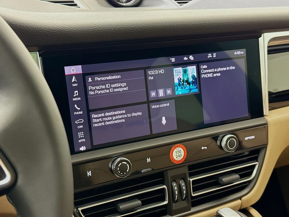 2026 Porsche Macan - Image 17 of 31