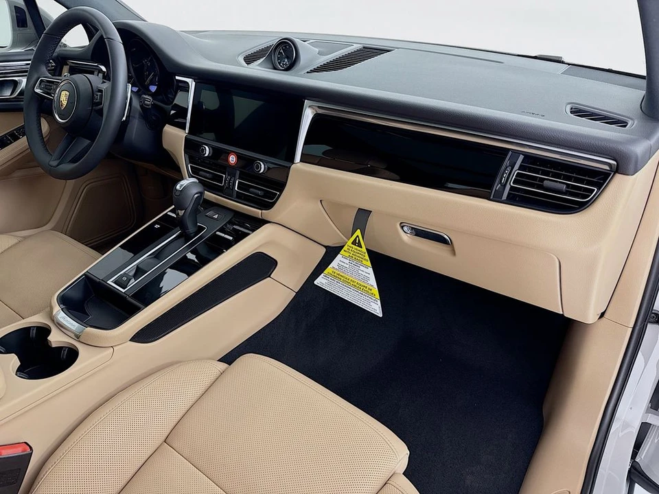 2026 Porsche Macan - Image 30 of 31