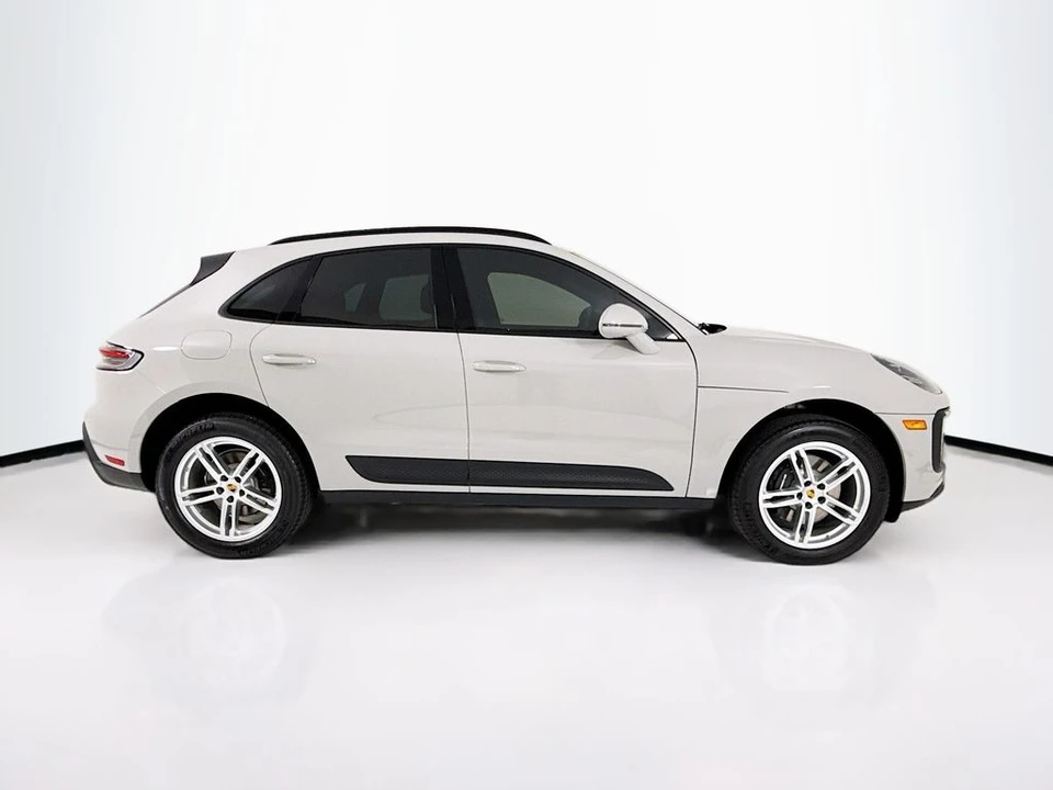 2026 Porsche Macan - Image 8 of 31