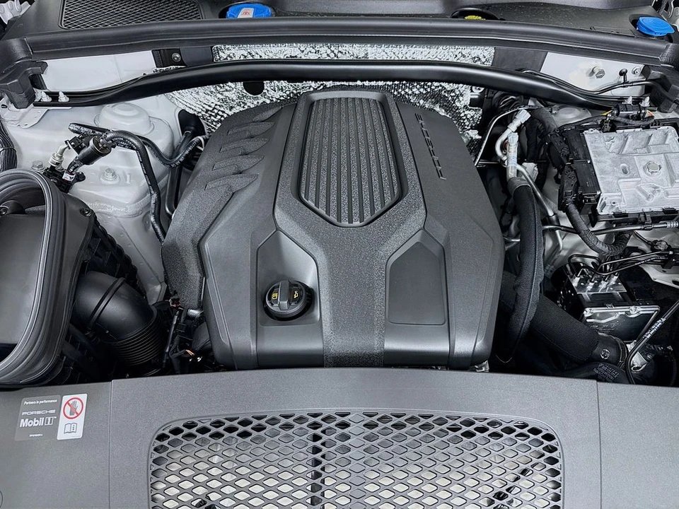 2026 Porsche Macan - Image 31 of 31