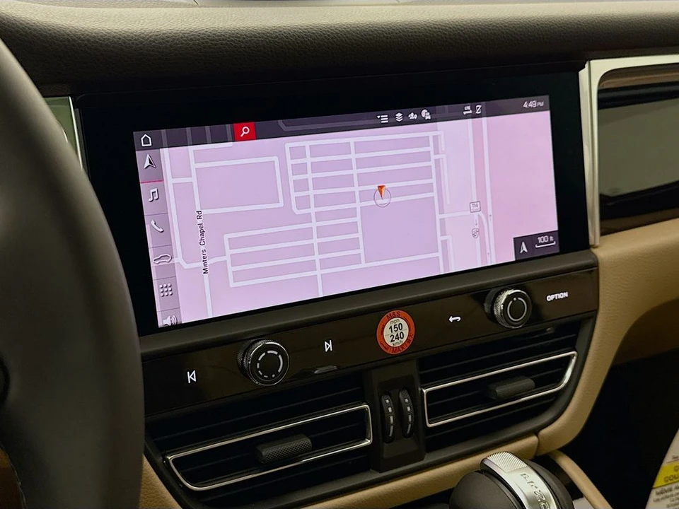 2026 Porsche Macan - Image 18 of 31