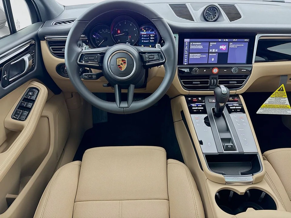 2026 Porsche Macan - Image 24 of 31