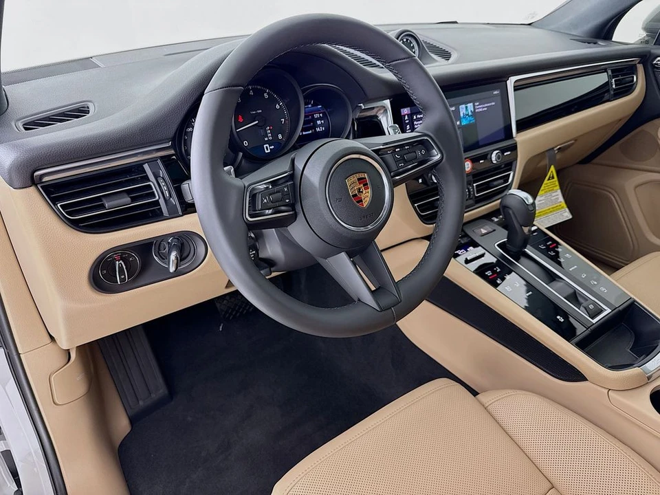 2026 Porsche Macan - Image 4 of 31