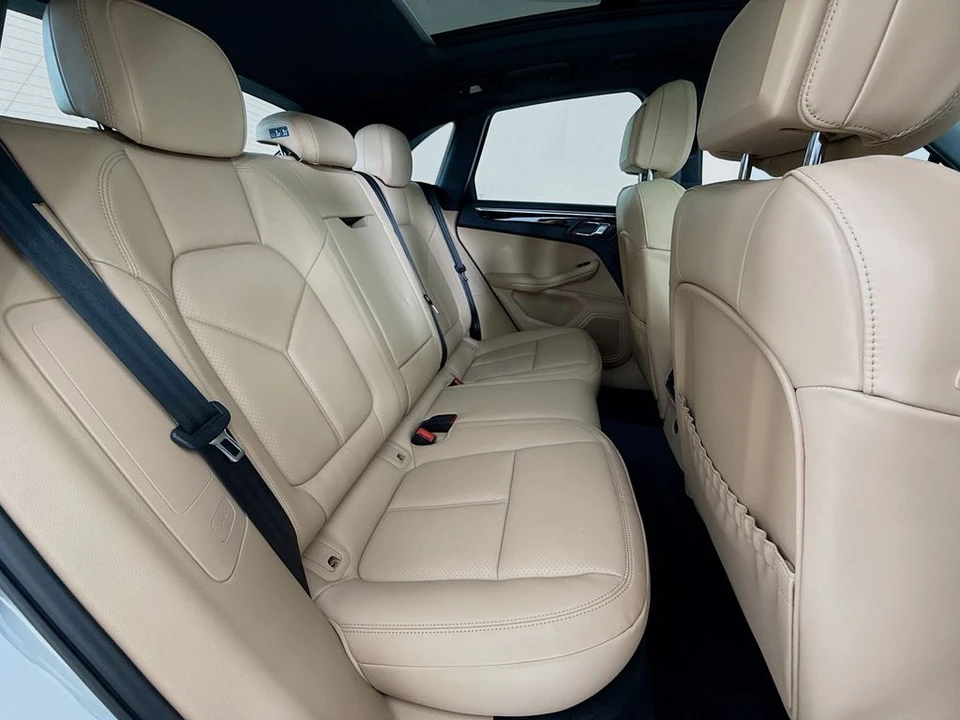 2026 Porsche Macan - Image 28 of 31