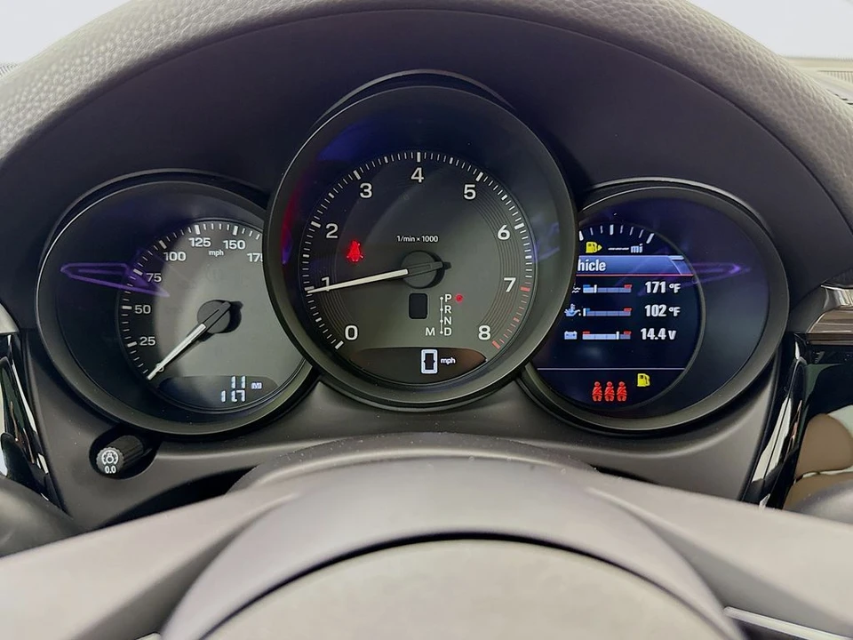 2026 Porsche Macan - Image 15 of 31