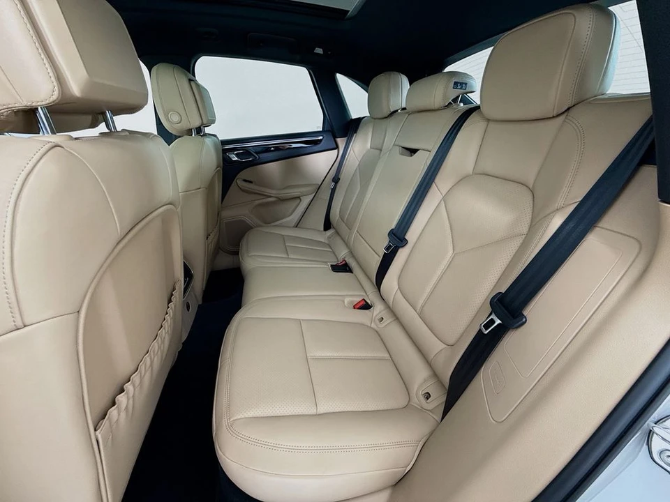 2026 Porsche Macan - Image 23 of 31