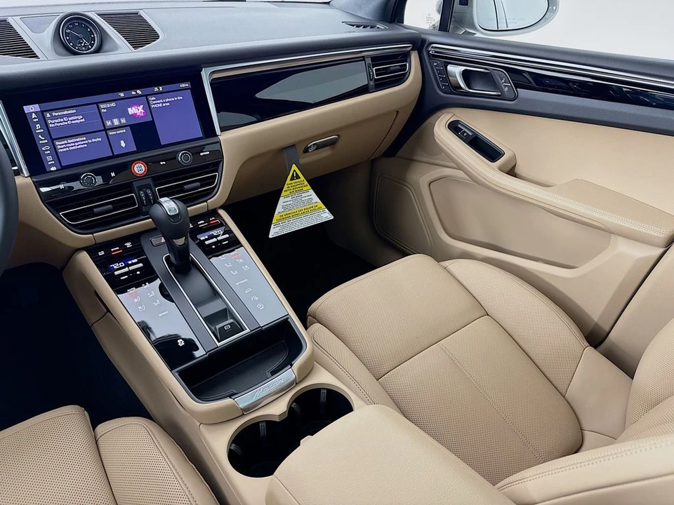 2026 Porsche Macan - Image 25 of 31