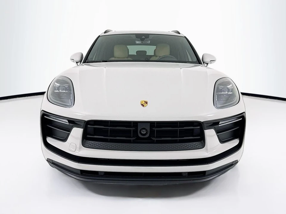 2026 Porsche Macan - Image 6 of 31