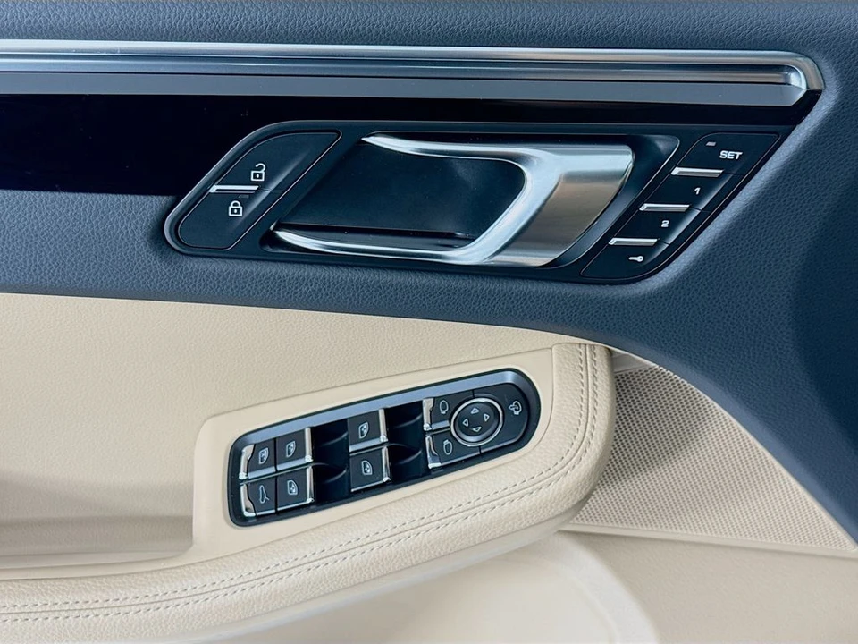 2026 Porsche Macan - Image 11 of 31