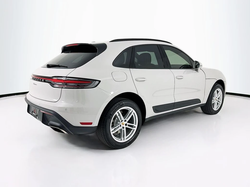 2026 Porsche Macan - Image 9 of 31