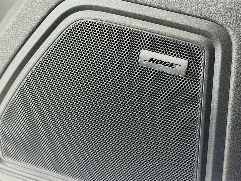 2026 Porsche Macan - Image 12 of 31