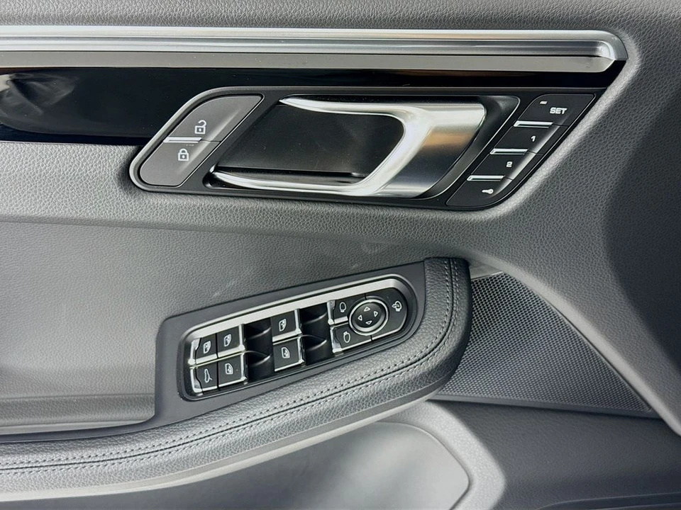 2026 Porsche Macan - Image 11 of 31