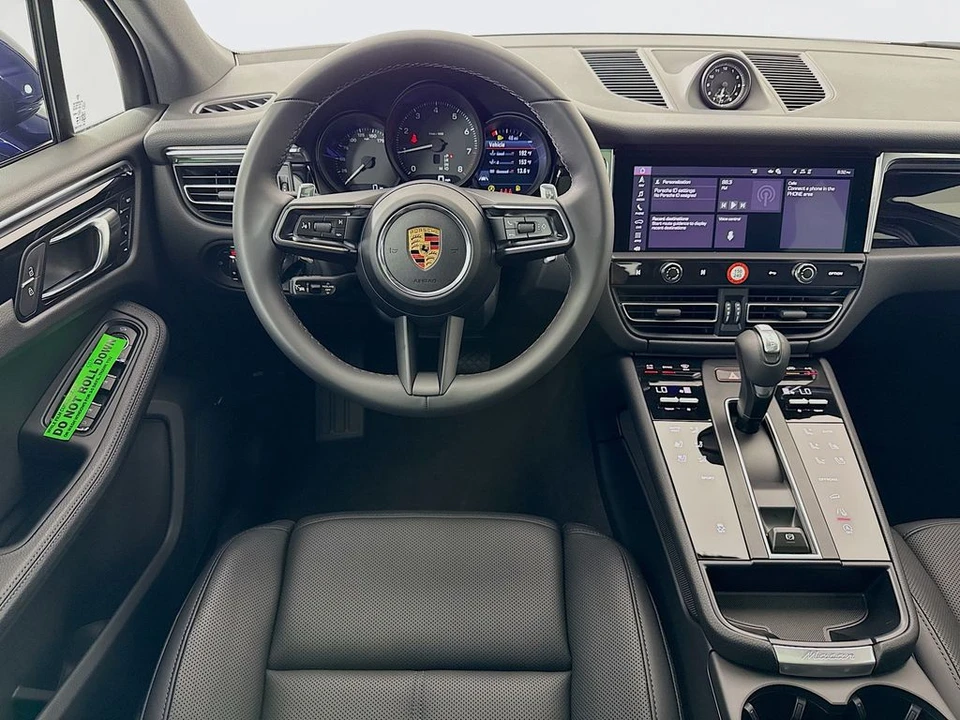 2026 Porsche Macan - Image 25 of 31