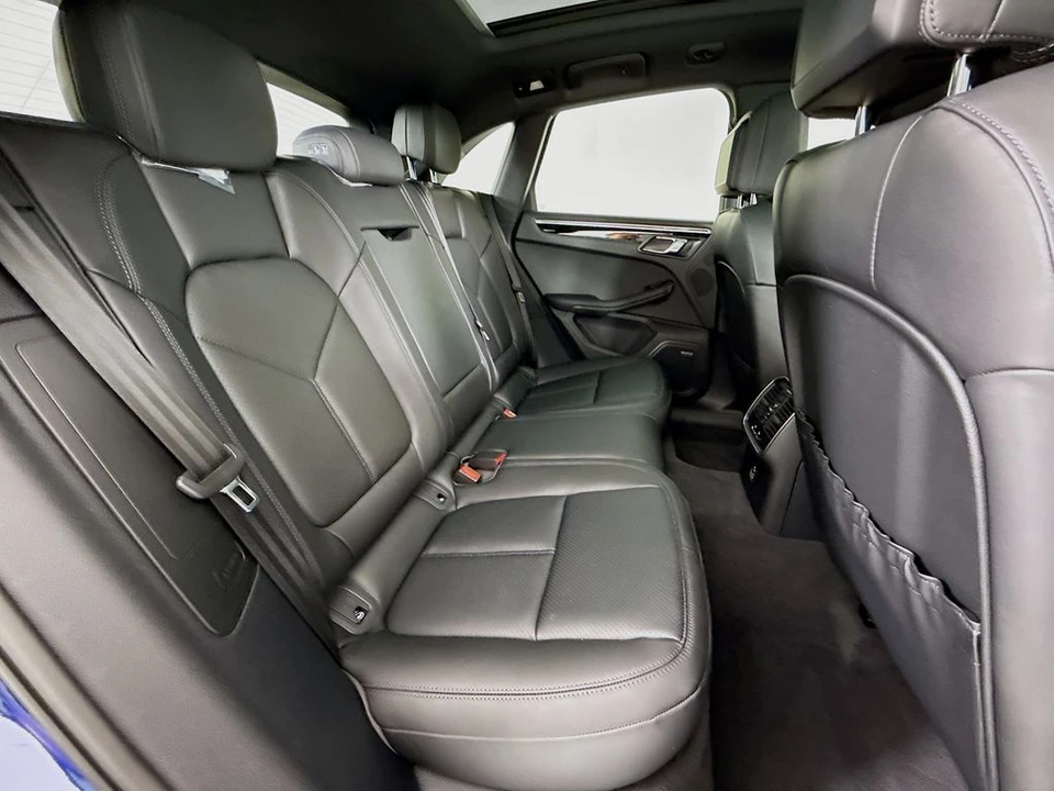 2026 Porsche Macan - Image 29 of 31
