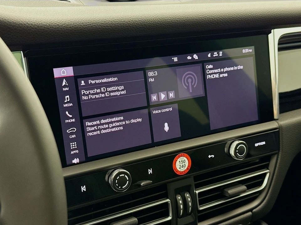 2026 Porsche Macan - Image 18 of 31