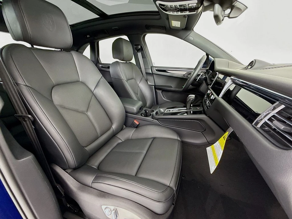 2026 Porsche Macan - Image 30 of 31
