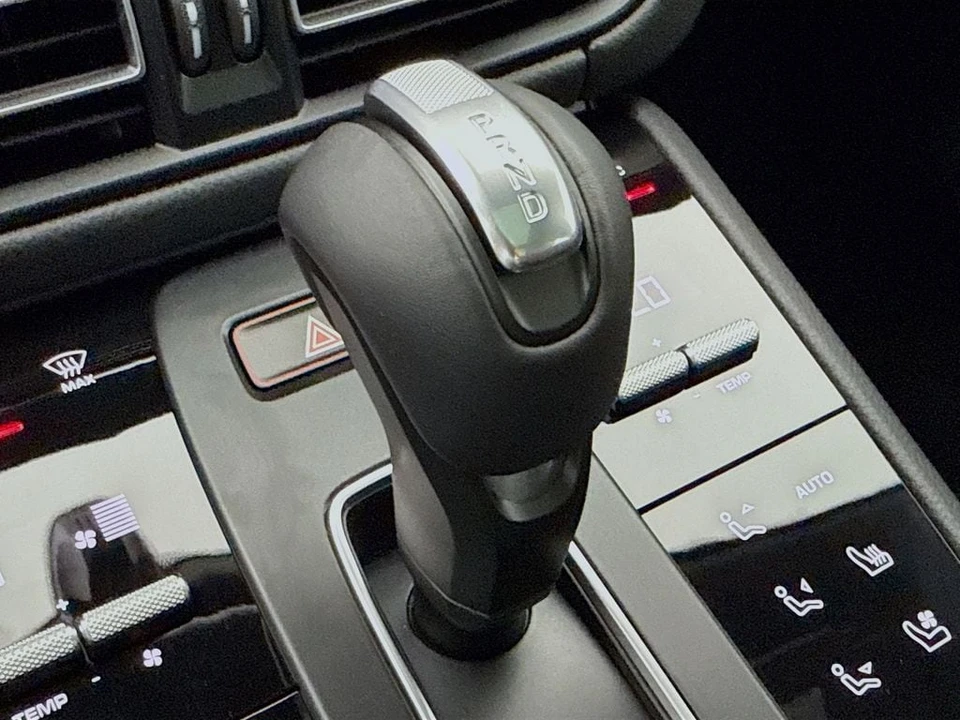2026 Porsche Macan - Image 21 of 31