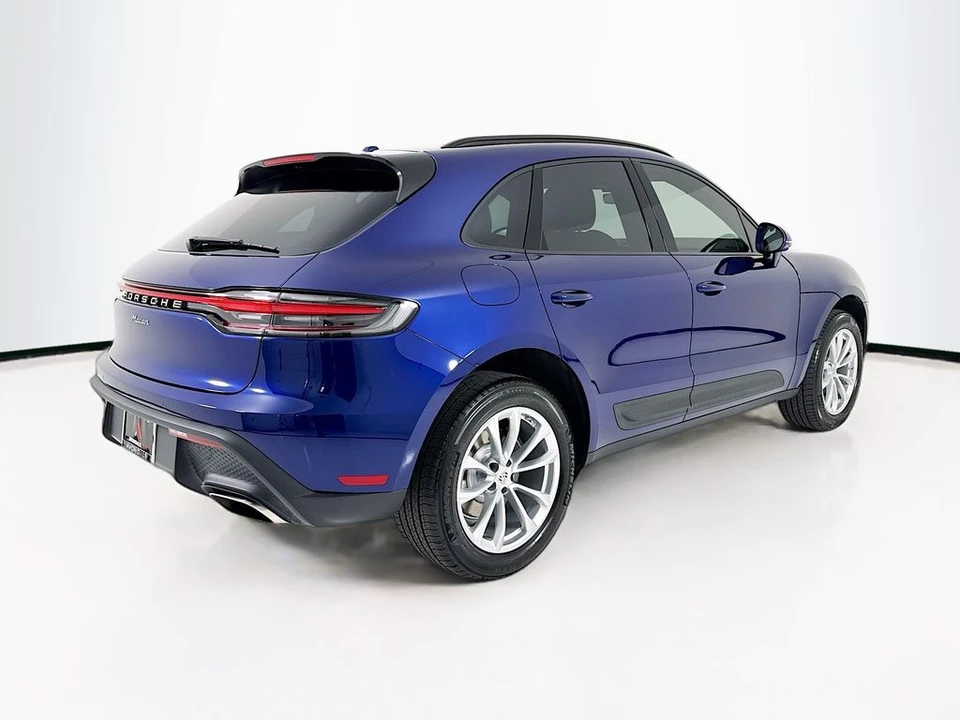 2026 Porsche Macan - Image 9 of 31