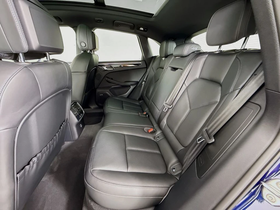 2026 Porsche Macan - Image 24 of 31