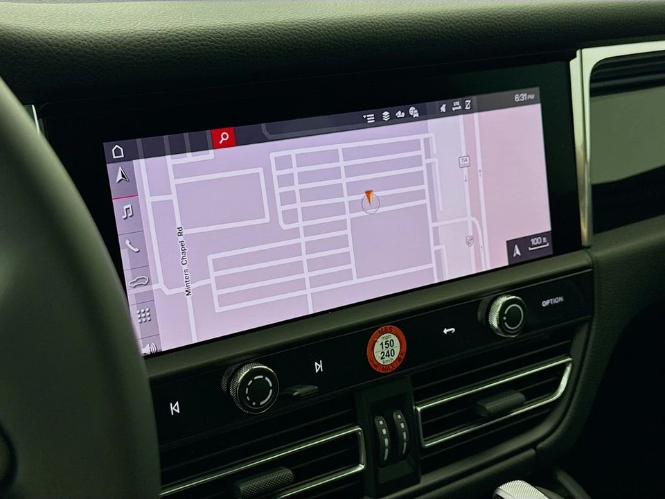 2026 Porsche Macan - Image 19 of 31