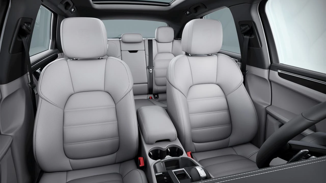 2026 Porsche Macan - Image 10 of 10