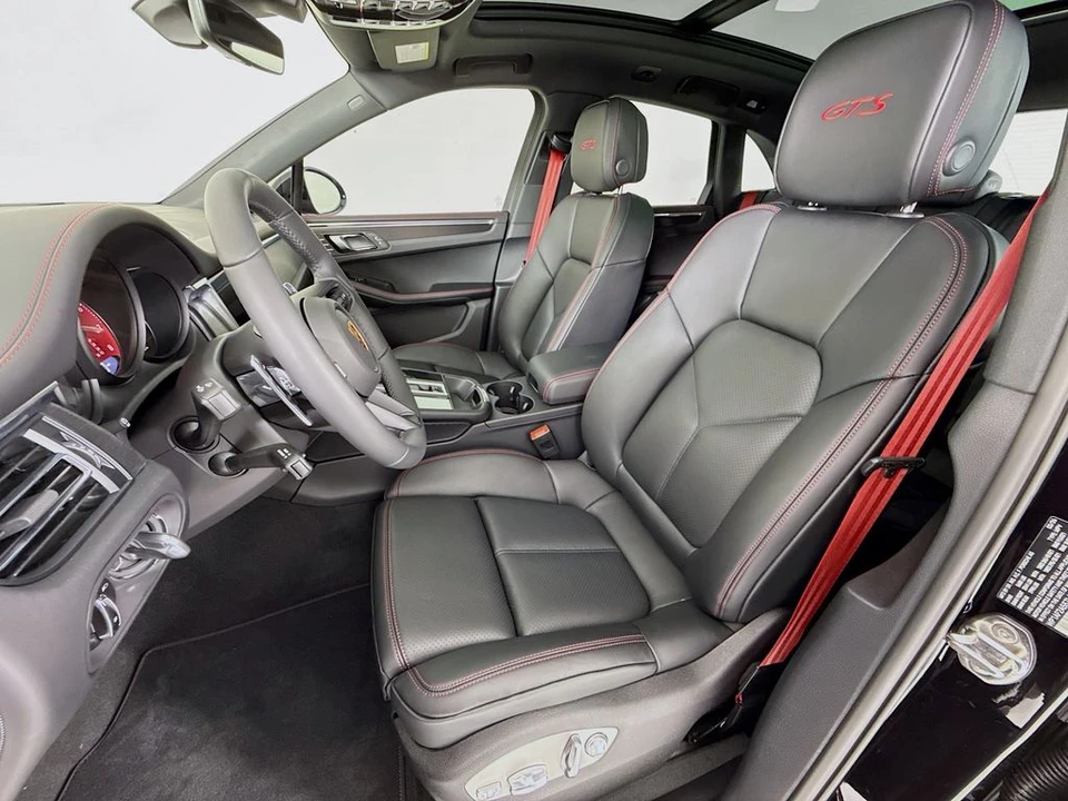 2026 Porsche Macan - Image 5 of 31