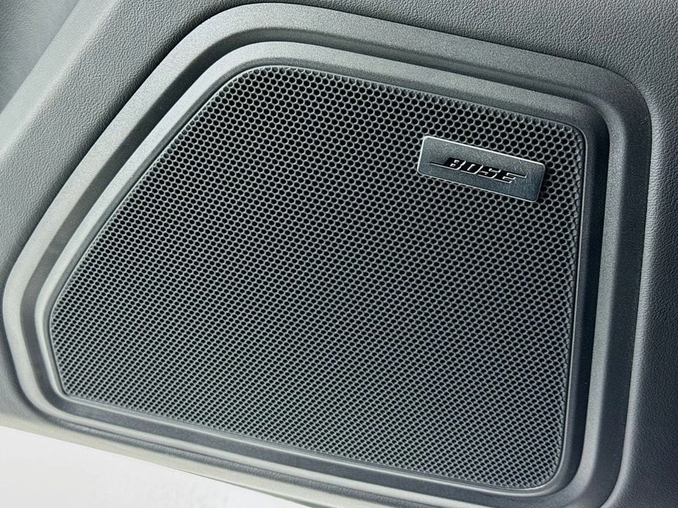 2026 Porsche Macan - Image 13 of 31