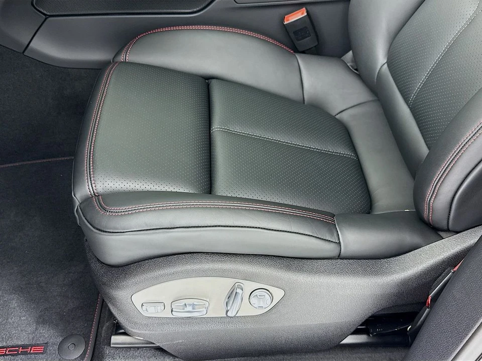 2026 Porsche Macan - Image 14 of 31