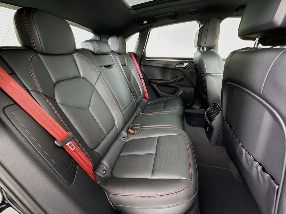 2026 Porsche Macan - Image 31 of 31