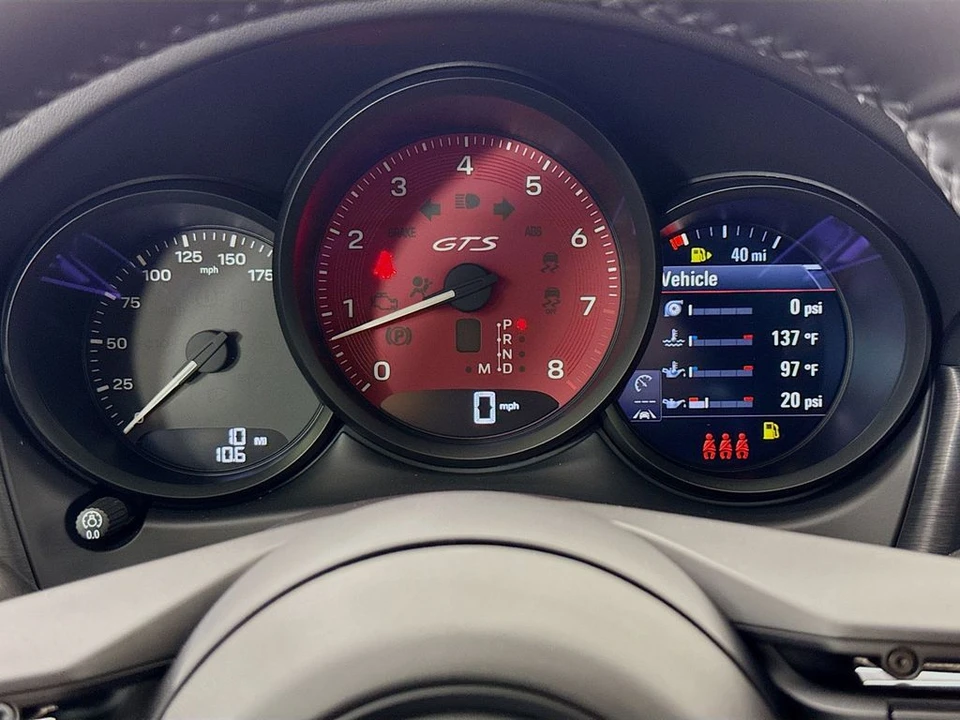 2026 Porsche Macan - Image 18 of 31