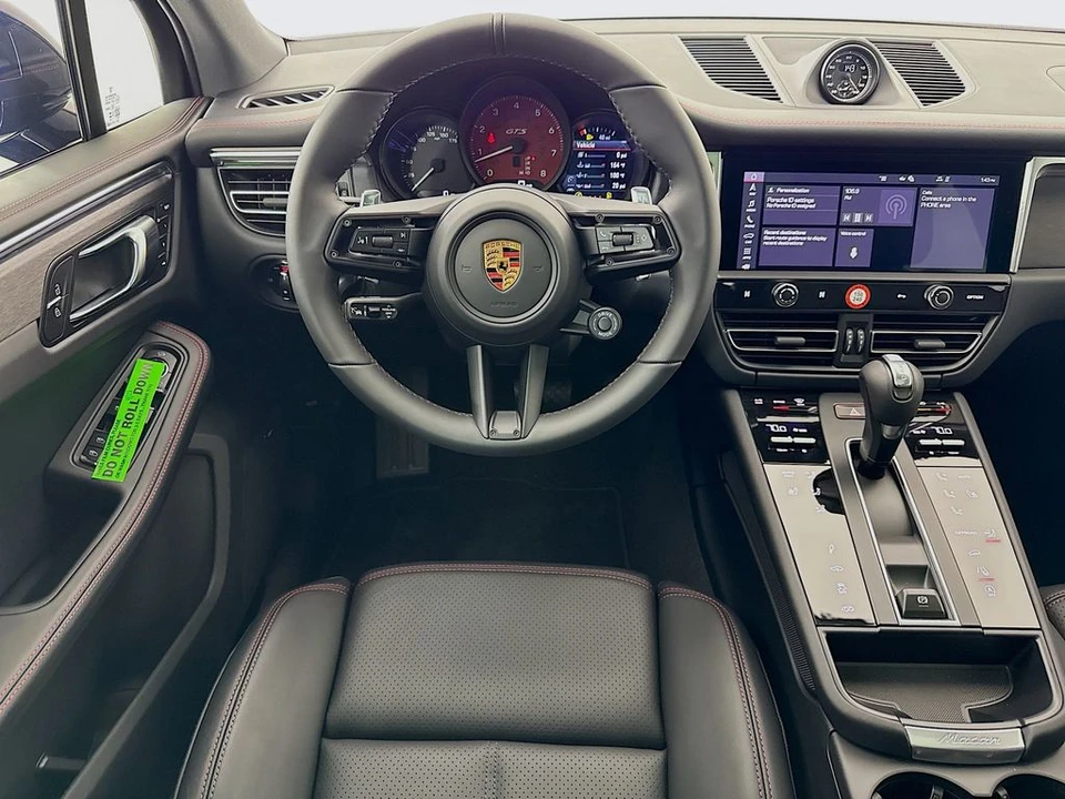 2026 Porsche Macan - Image 27 of 31