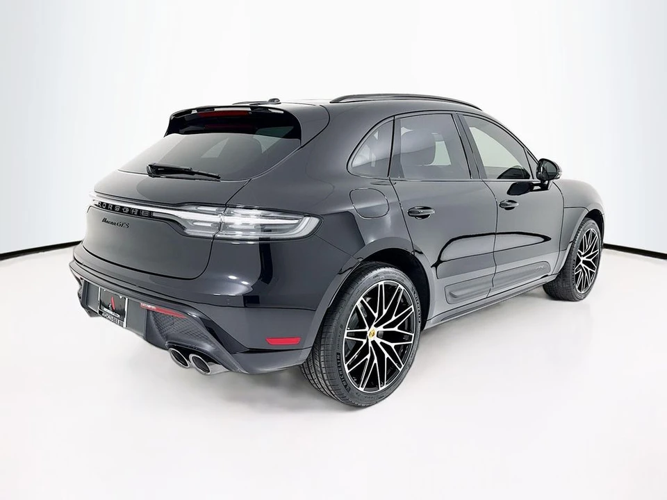 2026 Porsche Macan - Image 9 of 31