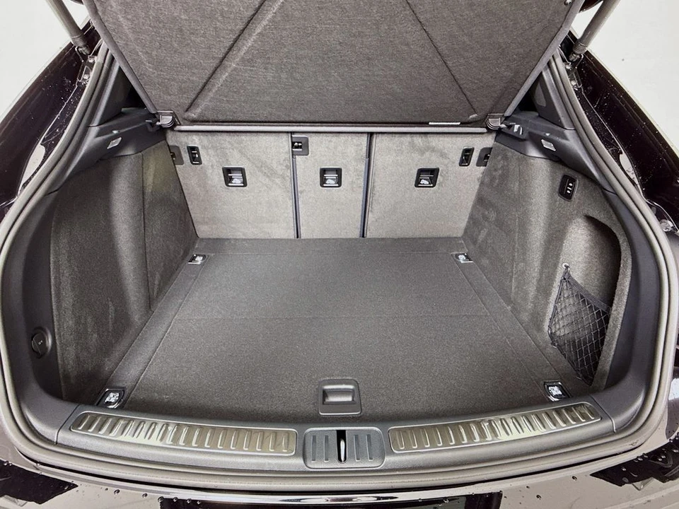 2026 Porsche Macan - Image 30 of 31