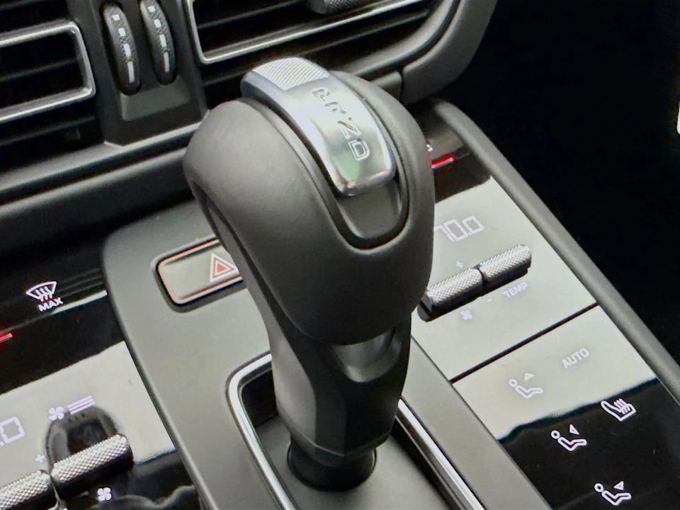 2026 Porsche Macan - Image 23 of 31
