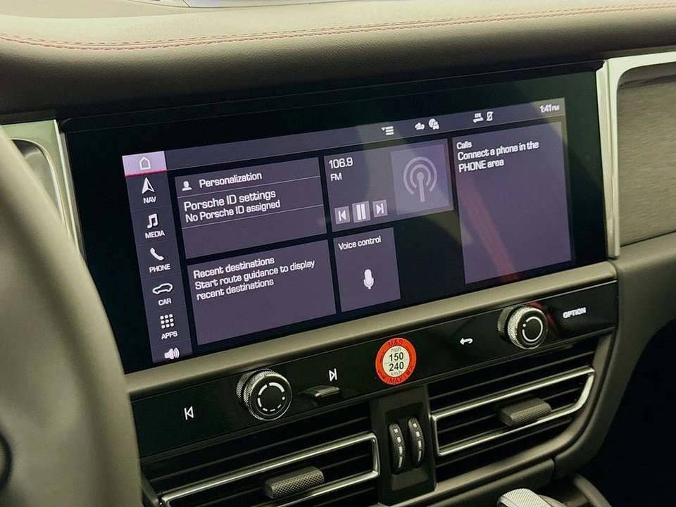 2026 Porsche Macan - Image 20 of 31