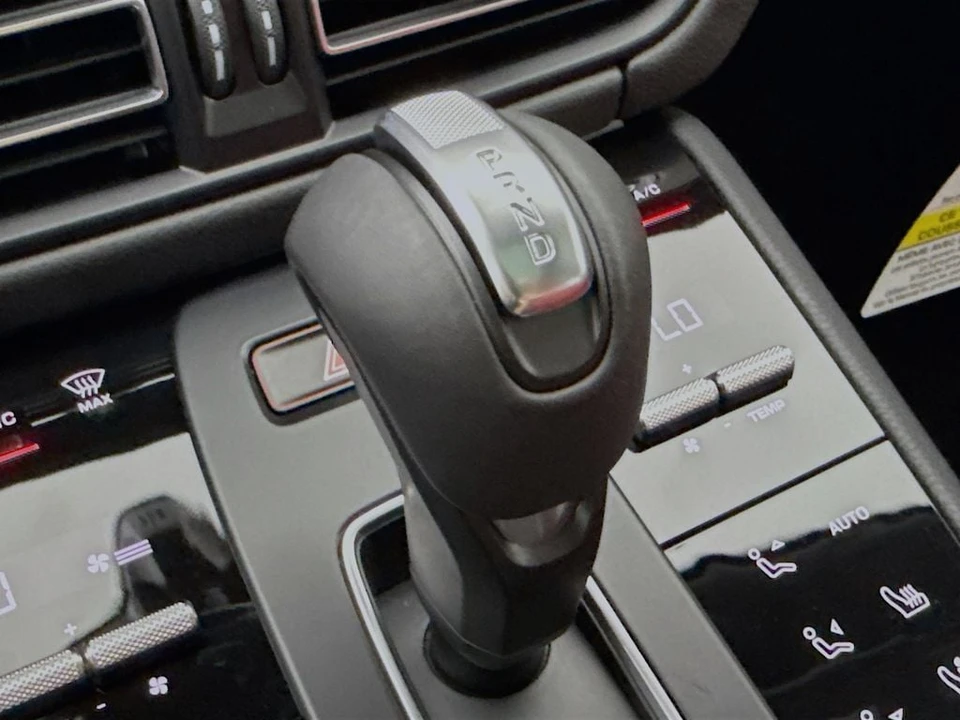 2026 Porsche Macan - Image 23 of 31