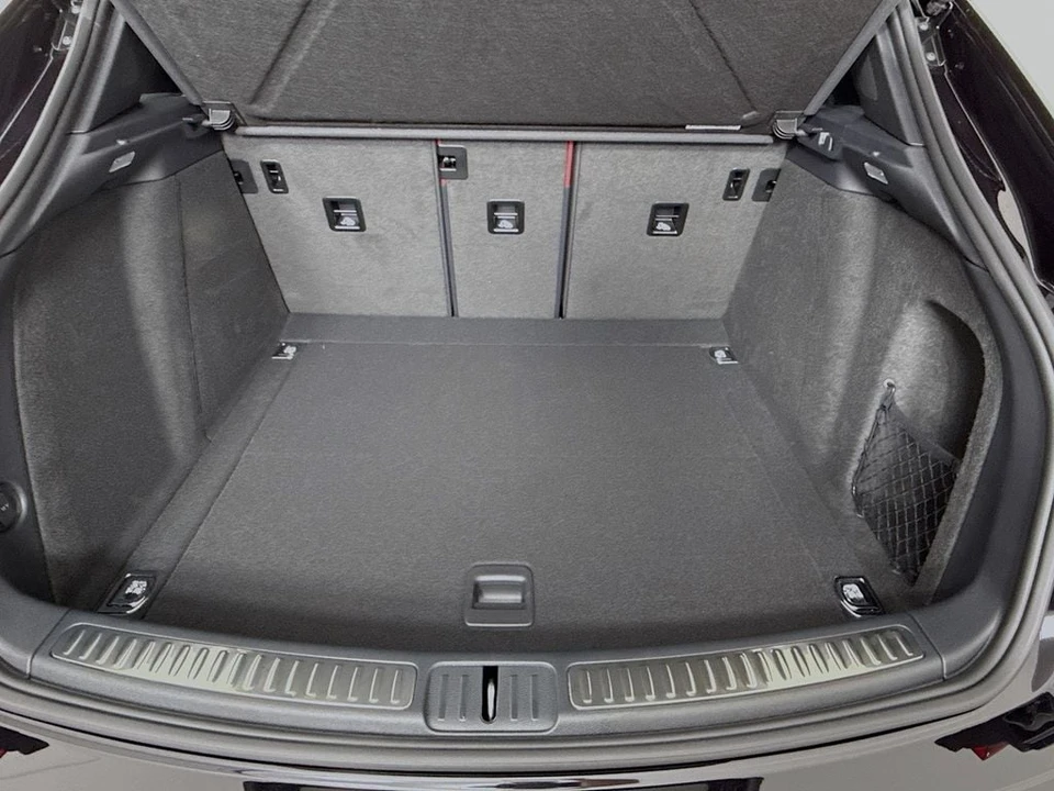 2026 Porsche Macan - Image 30 of 31