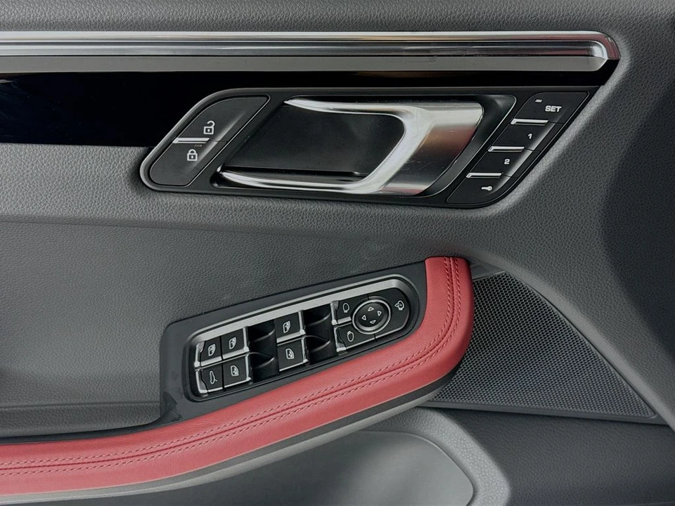 2026 Porsche Macan - Image 11 of 31