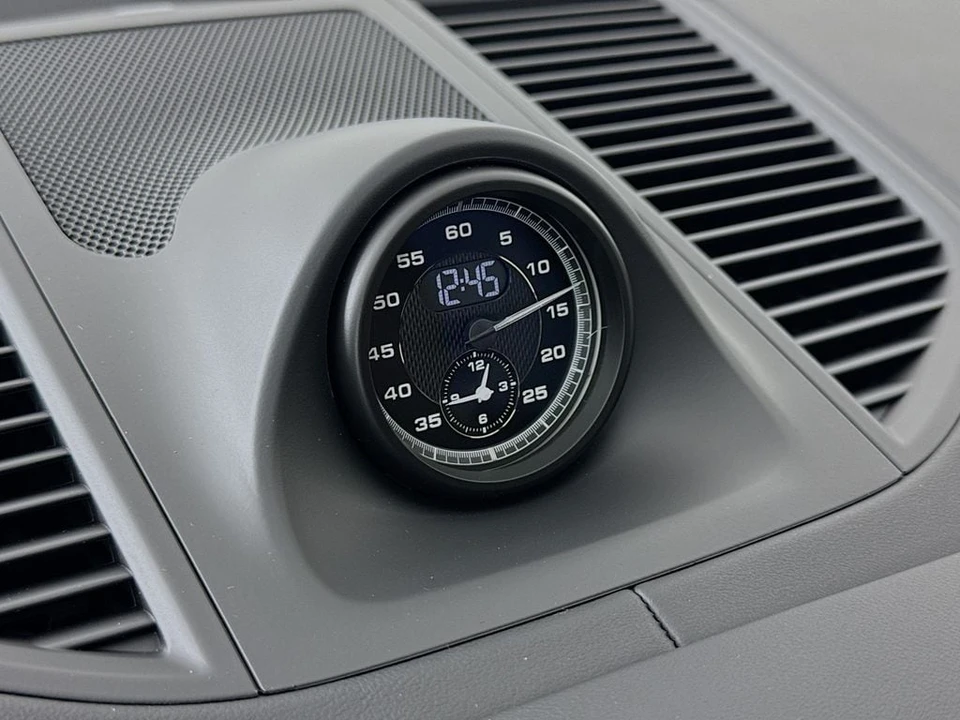 2026 Porsche Macan - Image 19 of 31