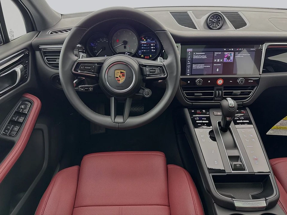 2026 Porsche Macan - Image 27 of 31